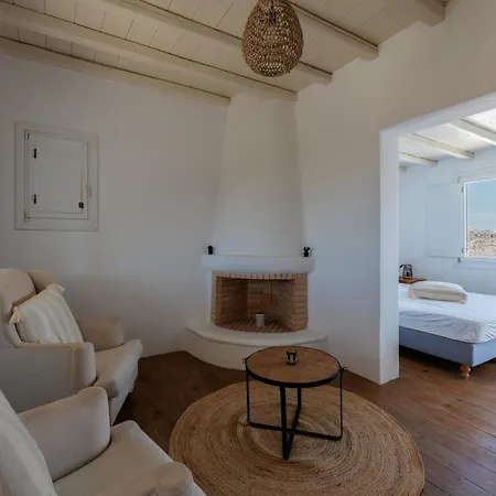Ryakia Villa, 5 Min Away From Super Paradise Villa