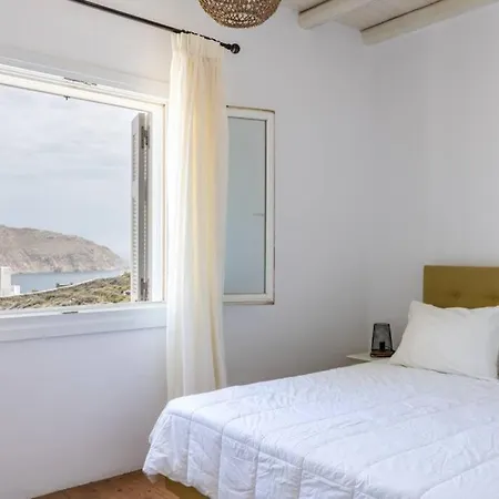 Ryakia Villa, 5 Min Away From Super Paradise Villa *